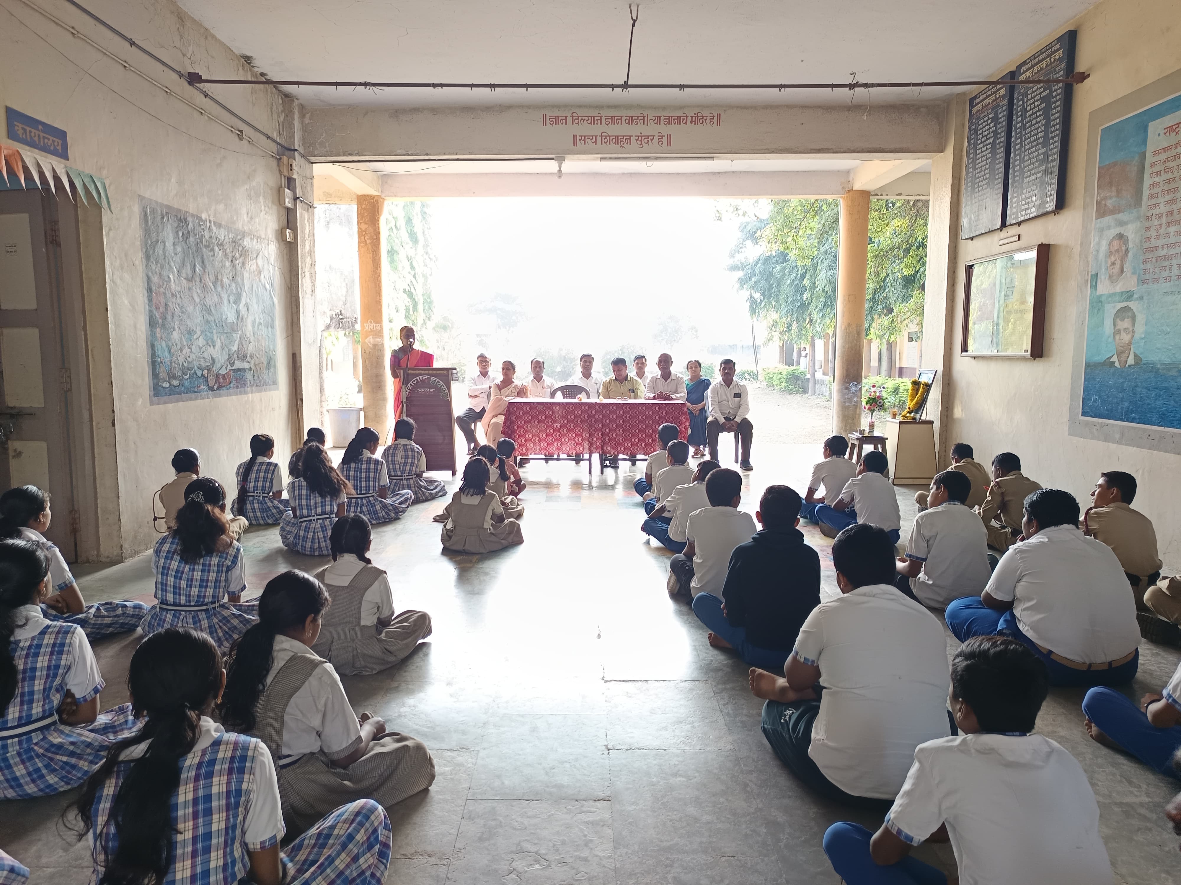 यशवंतराव चव्हाण यांना पुण्यतिथीनिमित्त अभिवादन