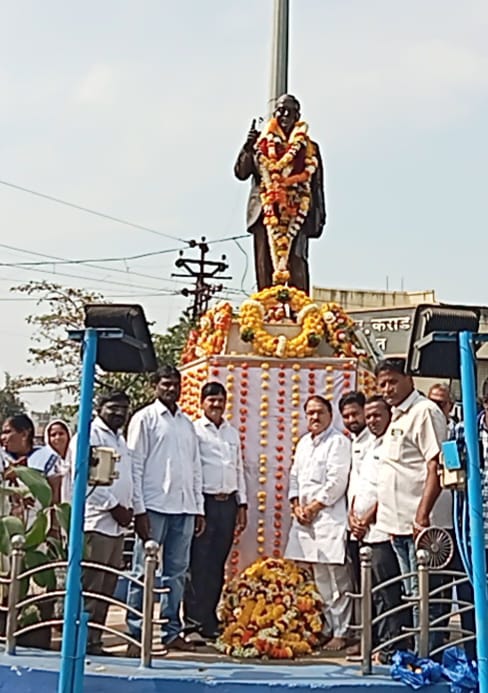महापरिनिर्वाण दिनानिमित्त कराडमध्ये बाबासाहेबांना अभिवादन